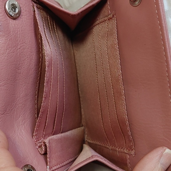 Pelle Rfid Travel compact rose Crossbody Bag - Picture 11 of 16